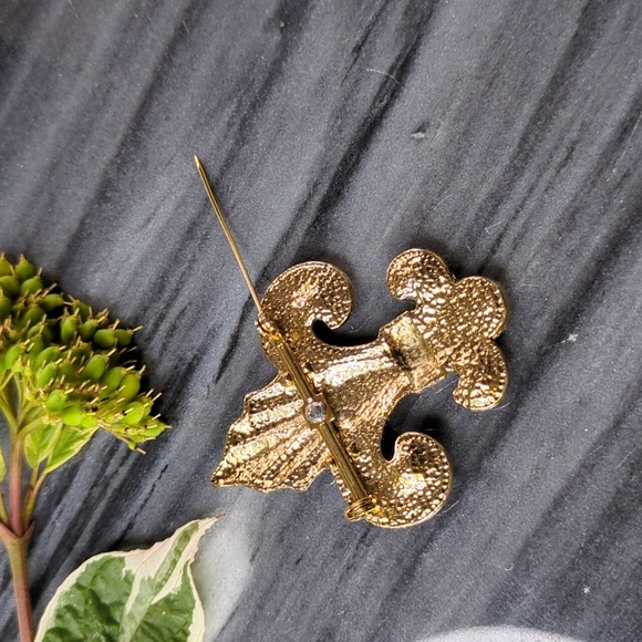 Fleur-de-Lis Brooch Antiqued Jewelled Pin Pearl/Purple & Green Gems - Picture 7 of 8